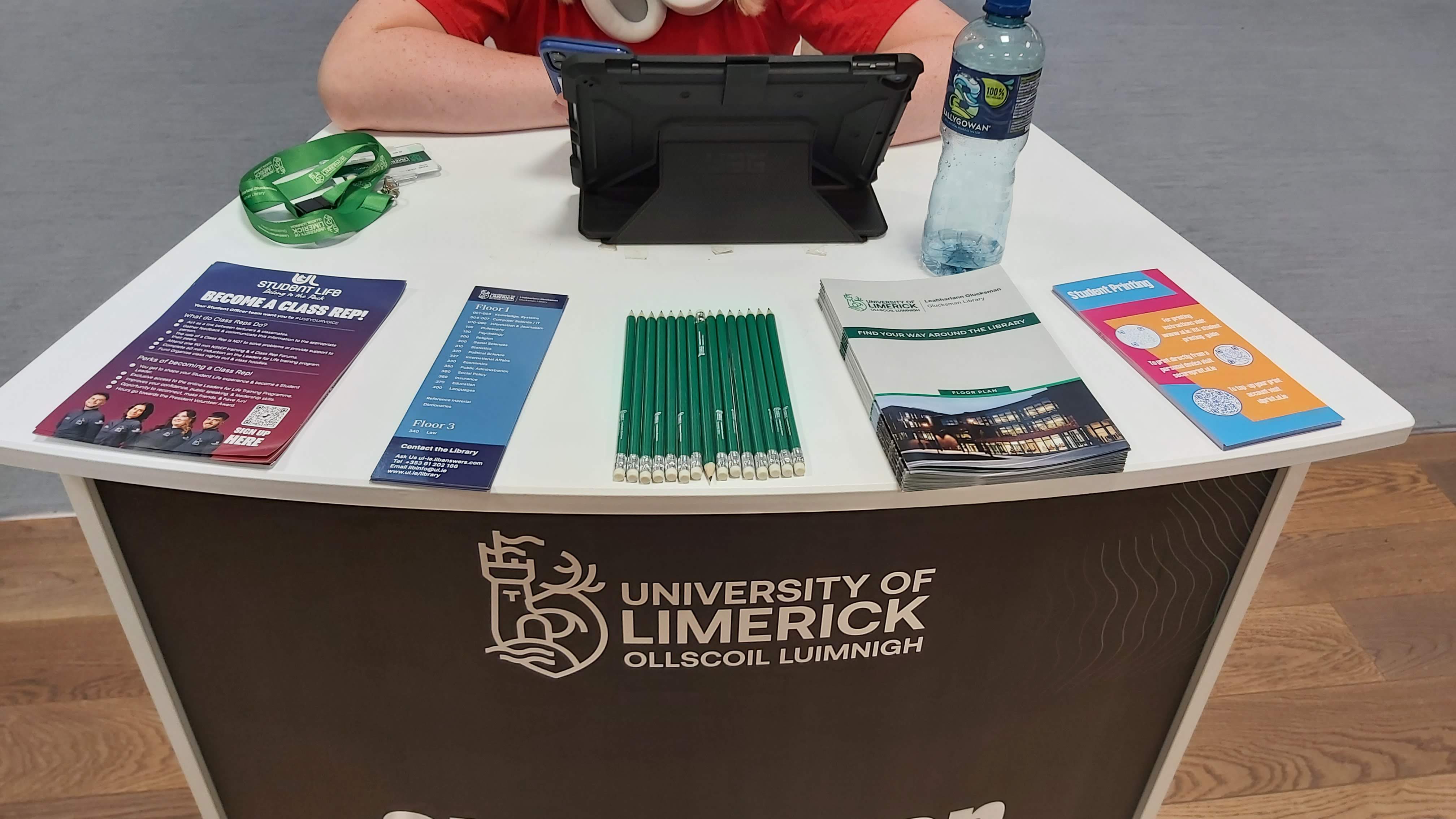 Peer Advisor desk, Glucksman Library